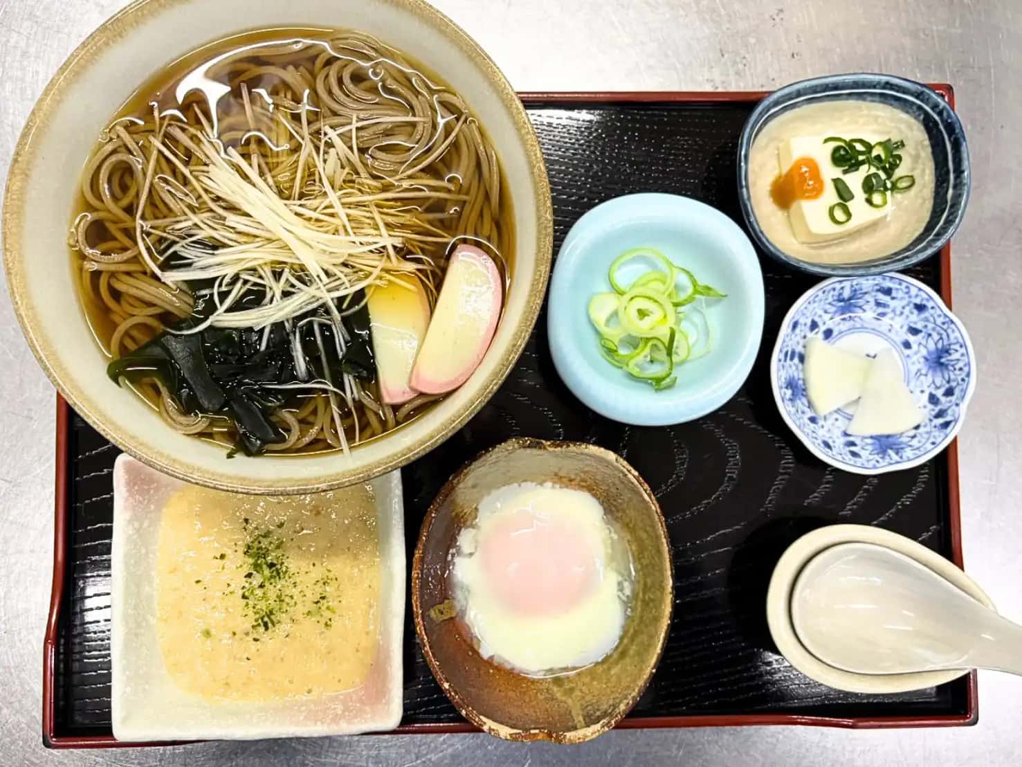 自然薯のとろろで味わう、やさしい和食体験。